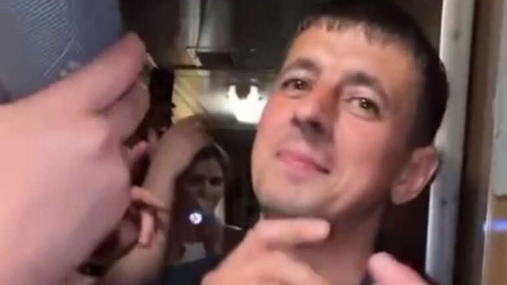 Тусив разом з пасажирами: як провідник одного з поїздів УЗ став зіркою мережі
