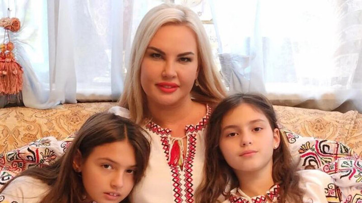 Чому доньки Камалії покинули Великобританію і батька мільярдера