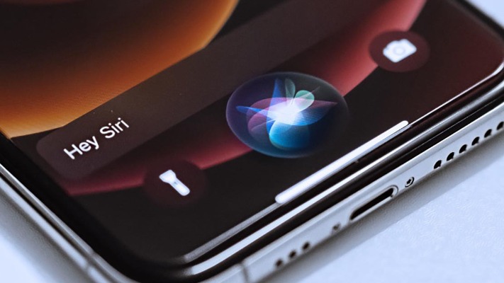 Сирі, ти це чула? Apple хоче підселити тобі ChatGPT чи Claude