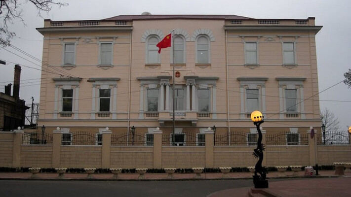Внаслідок російської атаки по Одесі пошкоджено консульство Китаю