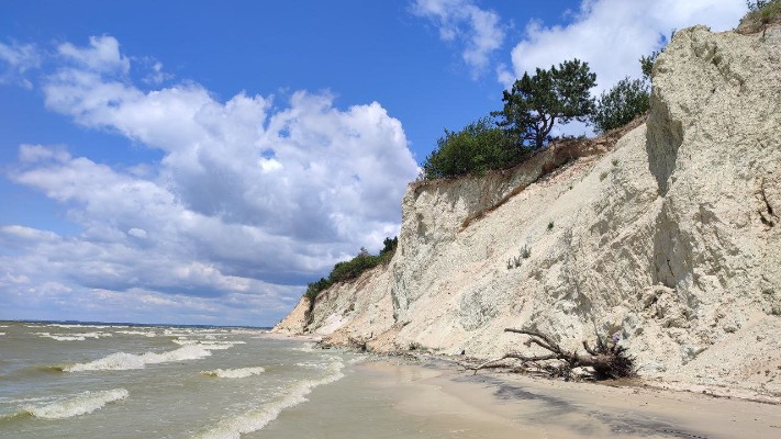 Шторм на морі, хвилі, вітер та дніпровські кручі: фоторепортаж з гори Пивихи