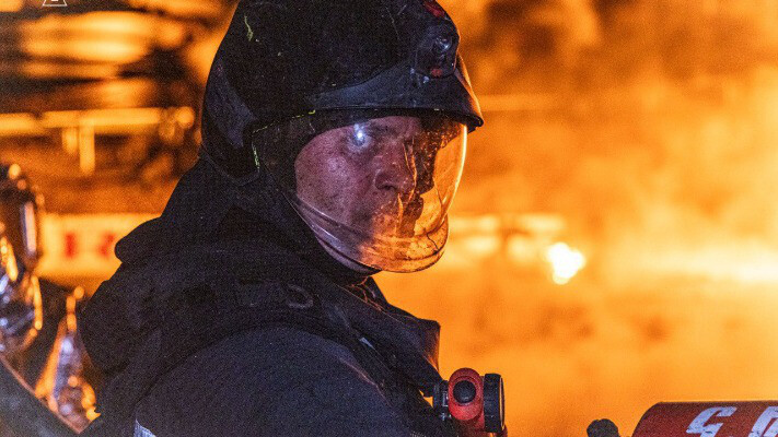 Атака РФ: у Чугуєві велика пожежа, 11 поранених