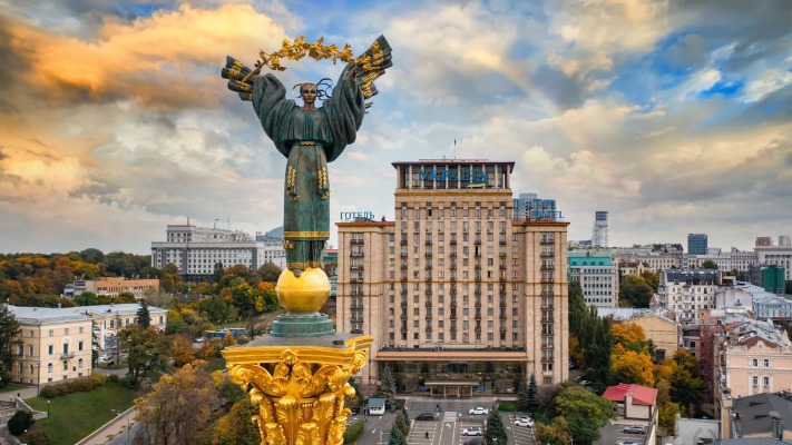 Обстріли, зради, відкриття! Що щодня читають кияни?