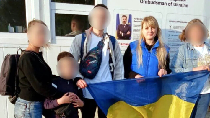 Сім українських дітей повернулися з тимчасово окупованих територій
