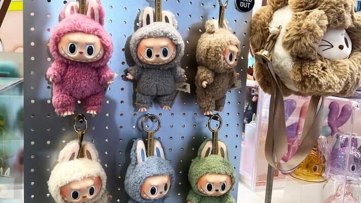 Чому ляльки лабубу злетіли у популярності
