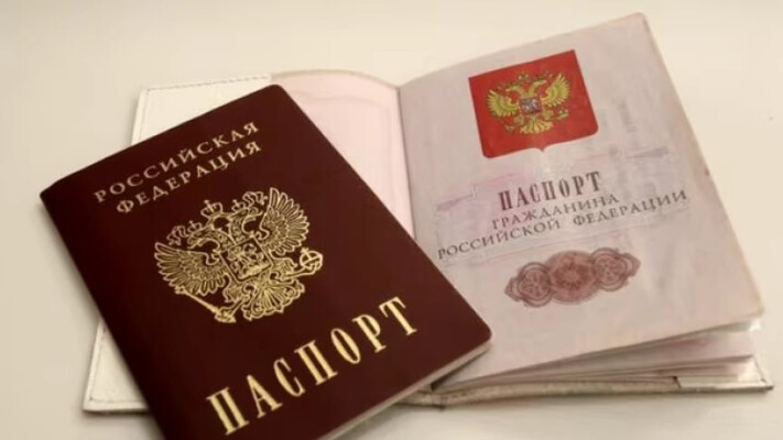 Шантаж і погрози: як Росія змушує отримувати її паспорти на окупованому сході