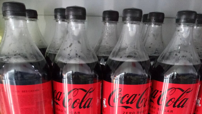 Справжній цукор у банці? Трамп переконує Coca‑Cola змінити рецепт