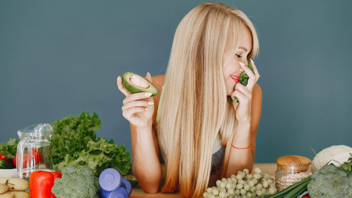 П'ять продуктів для здорового волосся, які потрібно їсти влітку