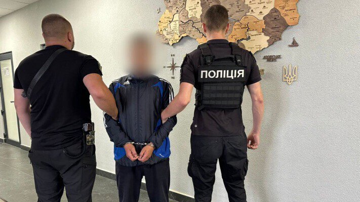 На Закарпатті затримали чоловіка, який написав на стінах храму “мадярів на ножі”: мотиви встановлюють