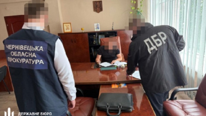 Керівник Держгеокадастру у Чернівцях незаконно роздав 1,4 га земель