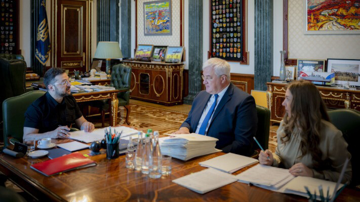 Чистка у дипломатії: Зеленський влаштував рокіровку послів
