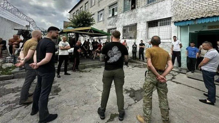 Бійці з тюрми: хто ці 10 тисяч злочинців, що пішли на війну