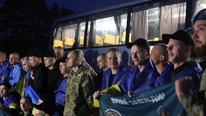Обмін полоненими: в Україну повернувся останній із захисників острова Зміїний