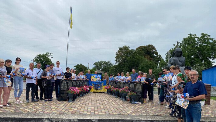 Тридцять дронів з іменами полеглих Героїв відправили з Війтівців на фронт