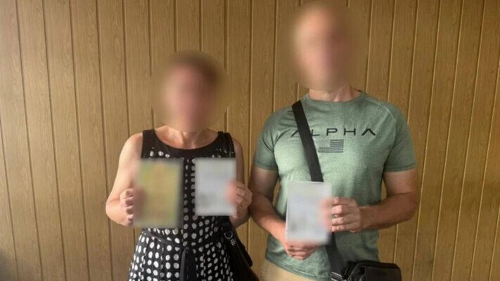 Вінничанка вивезла за кордон 25-річного сина й повернулася за чоловіком