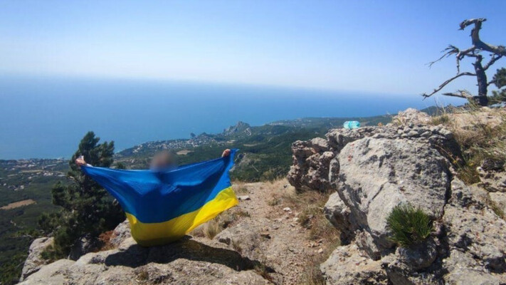 «Мені огидний триколор»: «Жовта стрічка» провела проукраїнську акцію у містах Криму