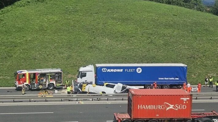 Автобус із українками потрапив у ДТП у Словенії, є загиблі