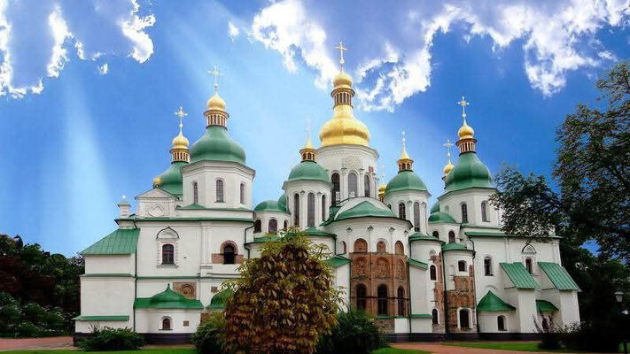 Київ хрестили, коли про москву ще й згадки не було:  інтерв'ю на честь Хрещення Київської Русі