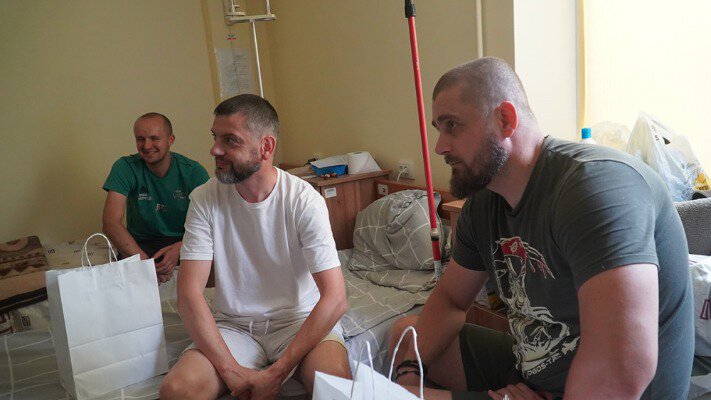 Біль і братерство: поліцейські навідали тих, хто вижив у пеклі