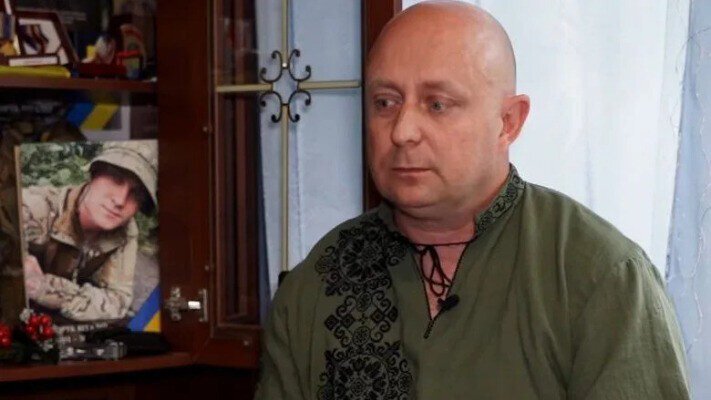 Батько загиблого захисника отримав повістку