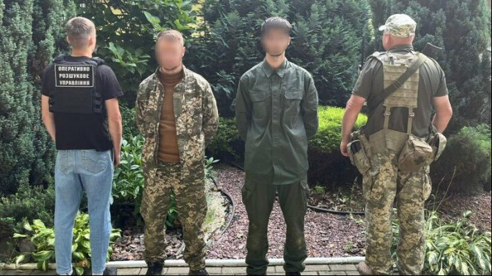 Двоє чоловіків хотіли перетнути кордон під виглядом провідників