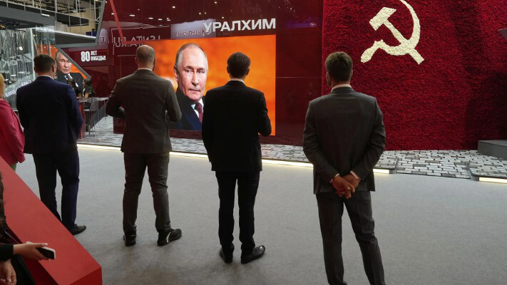 Росія в економічному капкані: війна пожирає бюджет, а Путін шукає вихід на Алясці