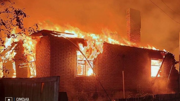 Уночі ворожі безпілотники атакували два села поблизу Шостки