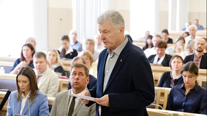 Адвокати рознесли вщент справу Порошенка