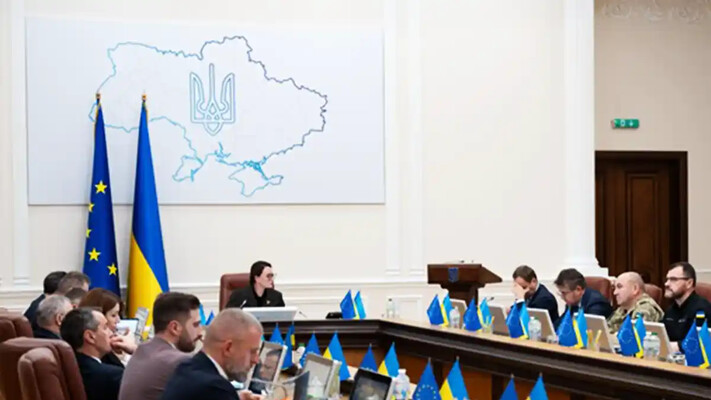 Кабмін дозволив чоловікам від 18 до 22 років вільно виїжджати за кордон