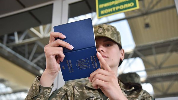 Які документи будуть потрібні для виїзду закордон чоловіків від 18 до 22 років