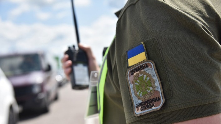 На кордоні розпочався пропуск чоловіків від 18 до 23 років