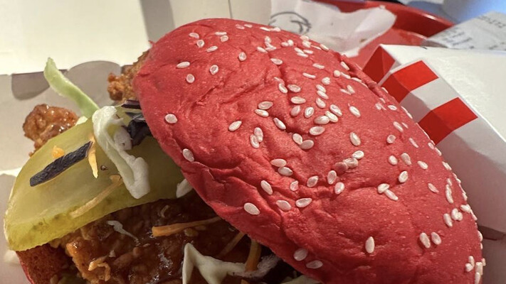 У Чехії KFC запустить рожеві бургери
