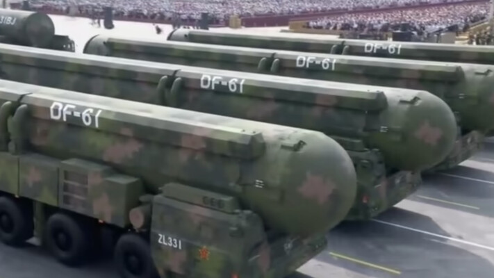 Китай на параді показав нову міжконтинентальну балістичну ракету DF-61, надвеликі підводні дрони і лазерні системи ППО