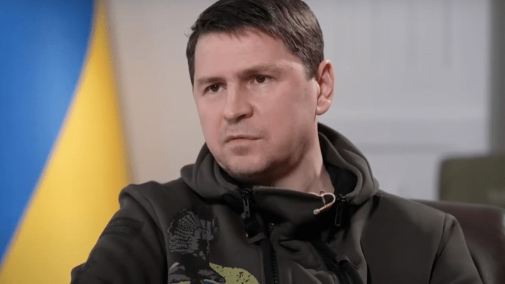 Шокуюча заява Подоляка: Після війни чоловіків не випускатимуть з України одразу