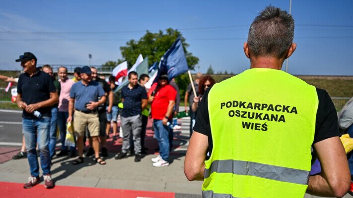 Польські фермери здійснили попереджувальний страйк у Медиці