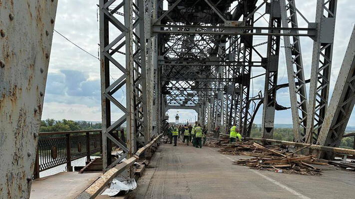 У Кременчуці відновили автомобільне сполучення мостом після атаки ворога