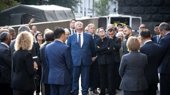 Пошкоджену ворожим обстрілом будівлю Кабміну показали послам 60 країн – Свириденко