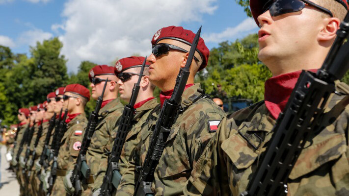 Польща розгортає 40 тисяч військових на кордоні з Білоруссю та Росією