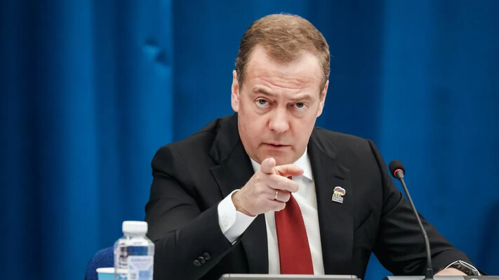 Медведєв пригрозив «війною НАТО з росією»