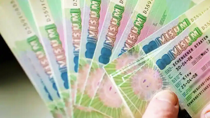Німеччина посилила візові правила для росіян і просить ЄС діяти разом