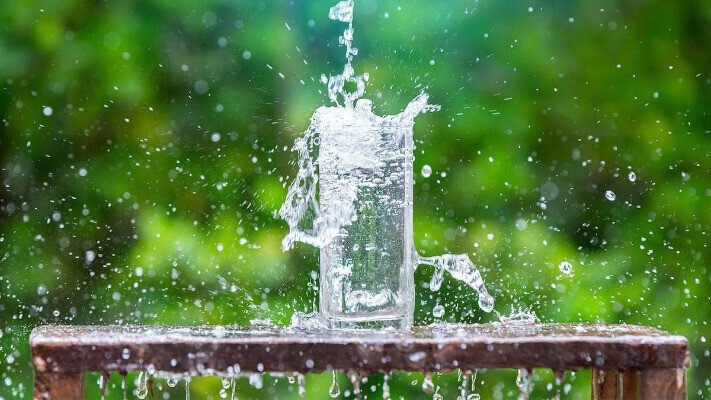 Кому лікарі не радять пити газовану воду