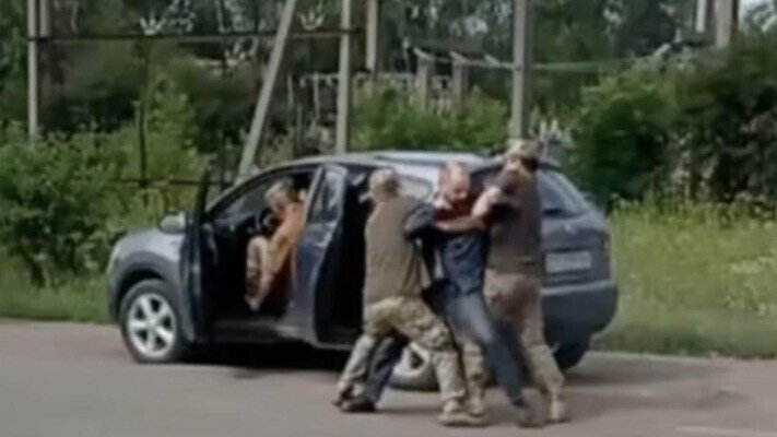 «Партія ухилянтів стала настільки впливовою, що влада та опозиція не ризикують із нею сваритися»: Павло Казарін про найбільшу проблему України — мобілізацію