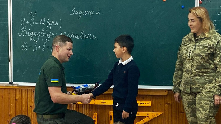 За тата!: син загиблого Героя з Тернополя передав гроші від зубної феї на безпілотник