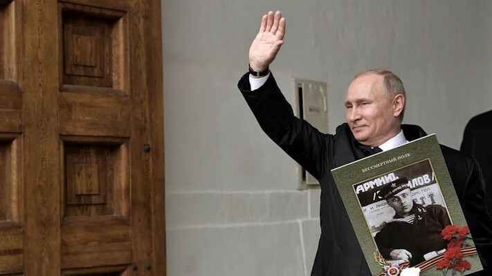 Батько путіна сумував за старим гімном СРСР