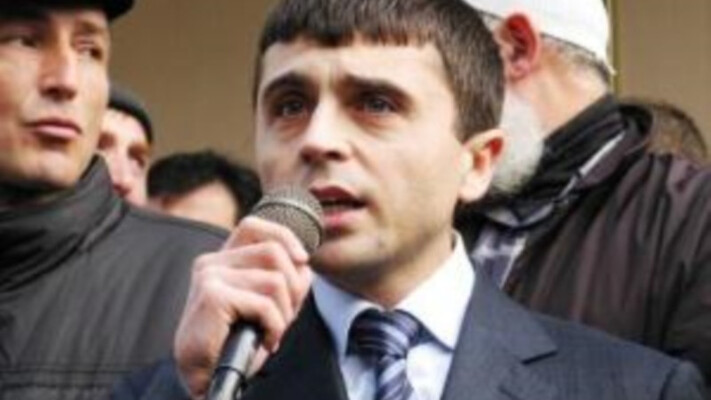 «Жертва публічної війни з Аксьоновим». Чому експолітик із Криму Бальбек потрапив до СІЗО. І чи надовго?