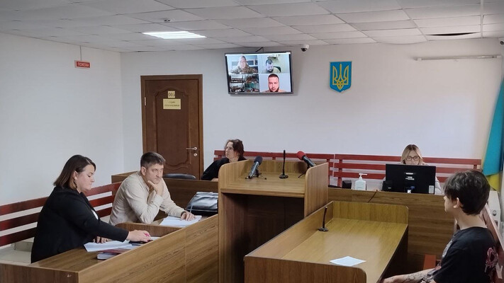 Через контузії та проблеми з нервами міг себе не контролювати: суд у справі загиблого внаслідок бійки маршрутника продовжується
