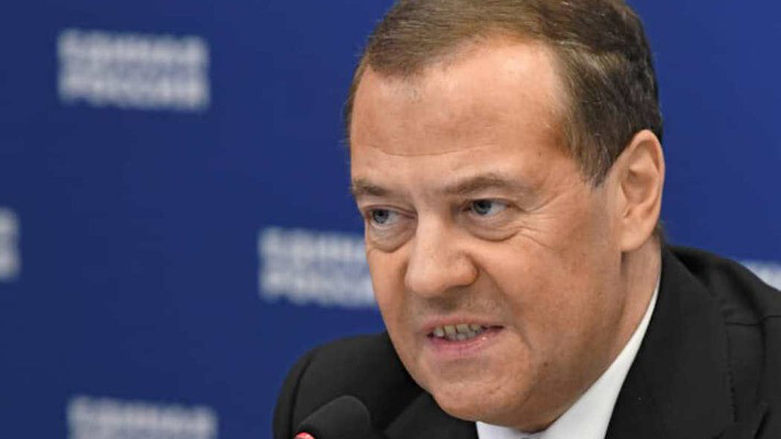 медведєв вибухнув погрозами у бік президента Зеленського та США