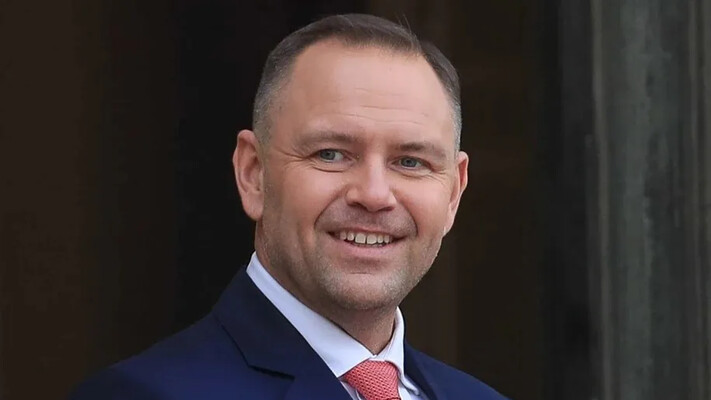 Навроцький підписав закон, який позбавляє пільг непрацюючих у Польщі українців