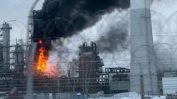 Українські дрони паралізували майже 40% нафтопереробки росії: у країні бензинова криза