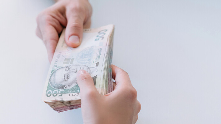 Гетманцев пообіцяв урізати зарплати посадовців — чому це називають диверсією